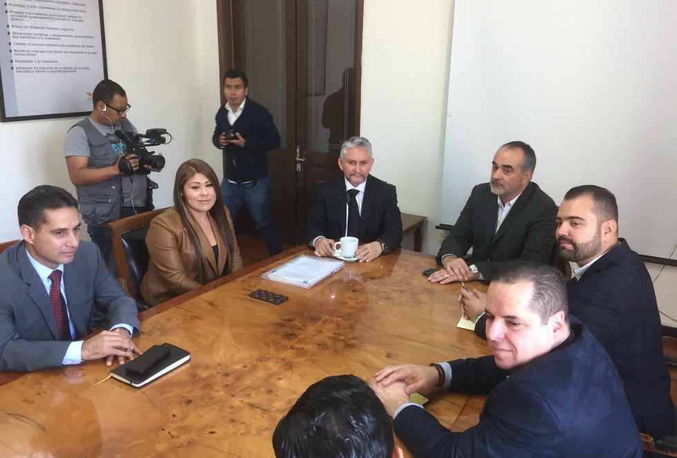Este lunes, Gerardo Octavio Solís Gómez se dedicó a conocer las oficinas de los coordinadores. (Cortesía)