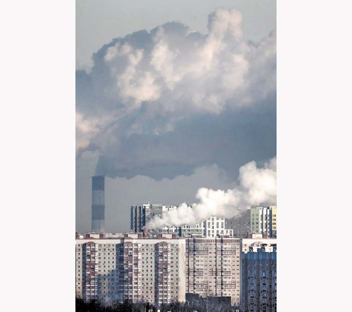 La reducción de emisiones de CO2, vital para evitar una catástrofe ecológica.   EFE