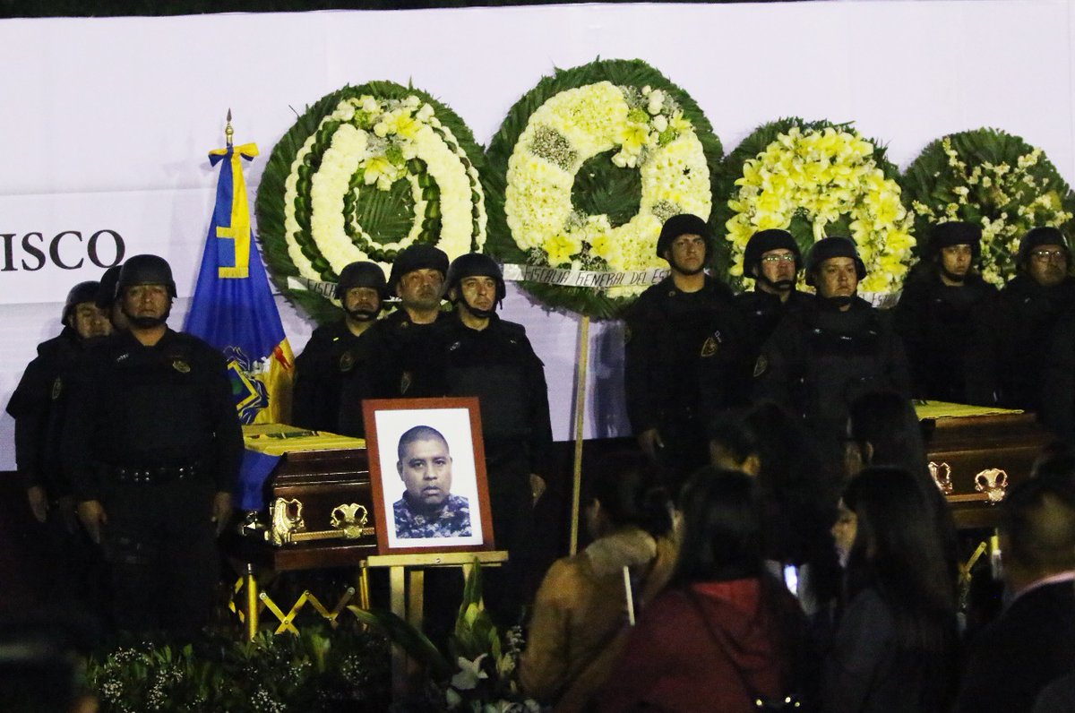 Homenaje de cuerpo presente en honor a los seis policías ejecutados en La Huerta. (Cortesía)