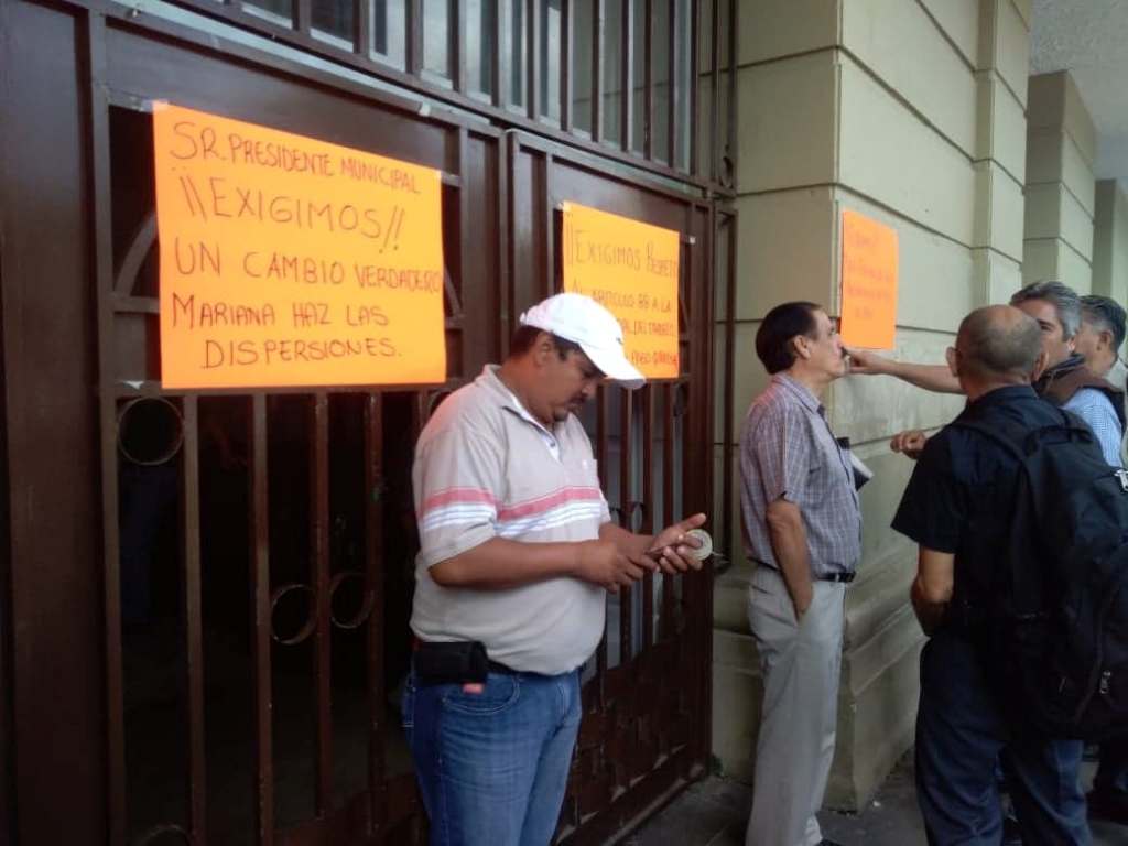 Los trabajadores tomaron las instalaciones del ayuntamiento. (Rogleio Agustín Esteban)