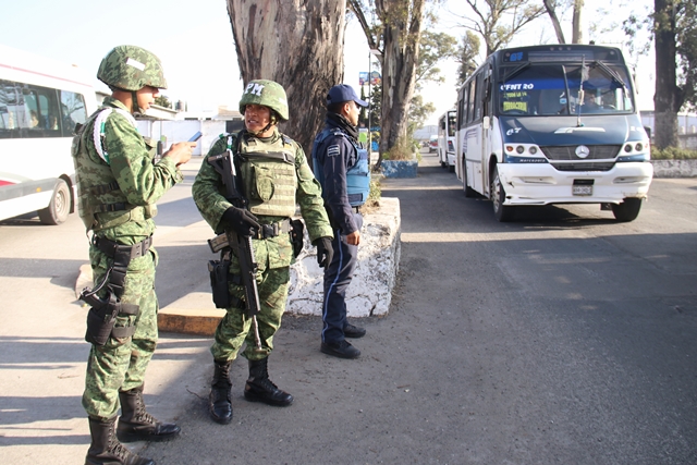Elementos de la Guardia nacional van a bordo de unidades de transporte público para resguardar a la ciudadanía y combatir la inseguridad (Agencia Enfo