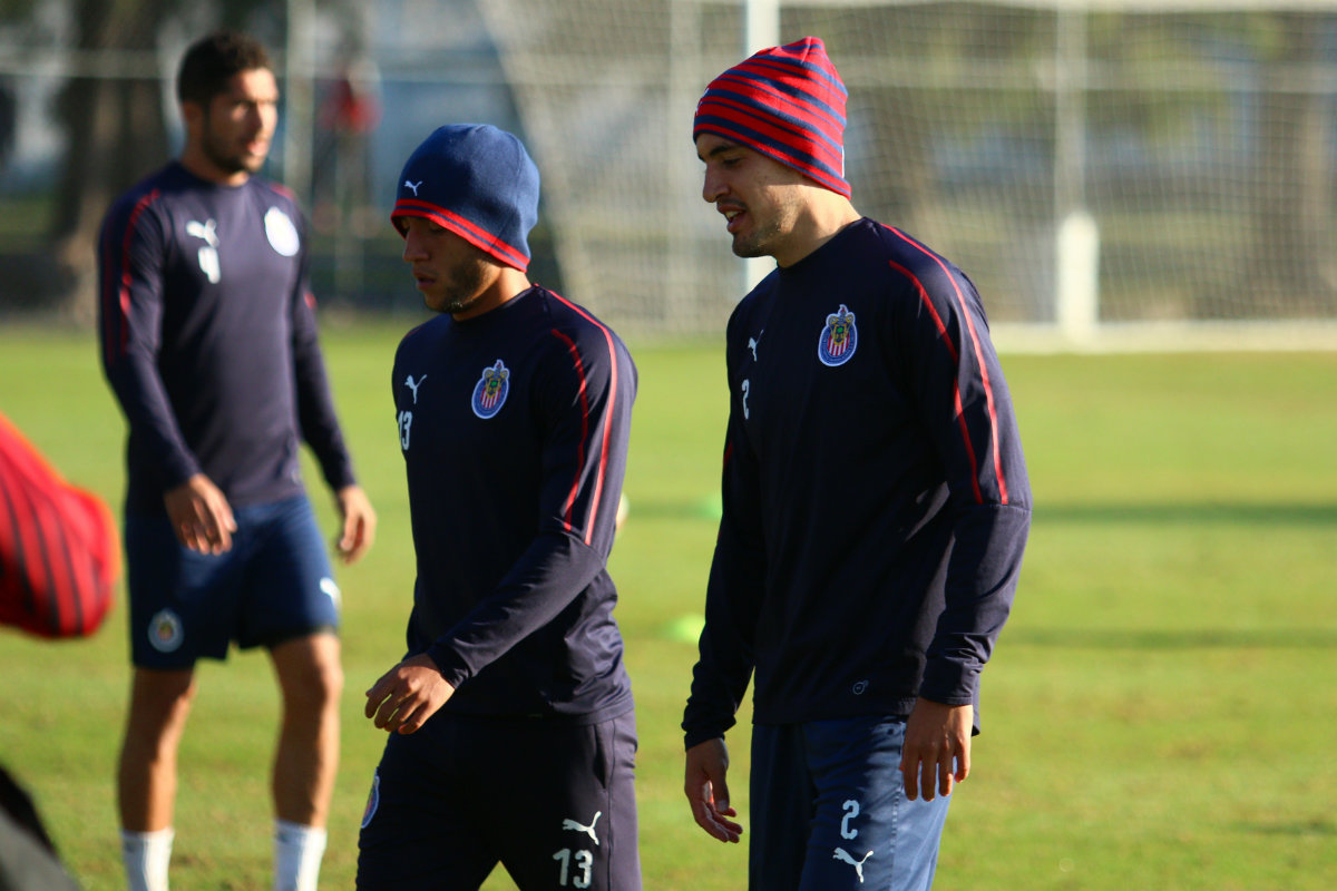 Jair Pereira, Gael Sandoval y Josecarlos Van Rankin en entrenamiento (Imago7)