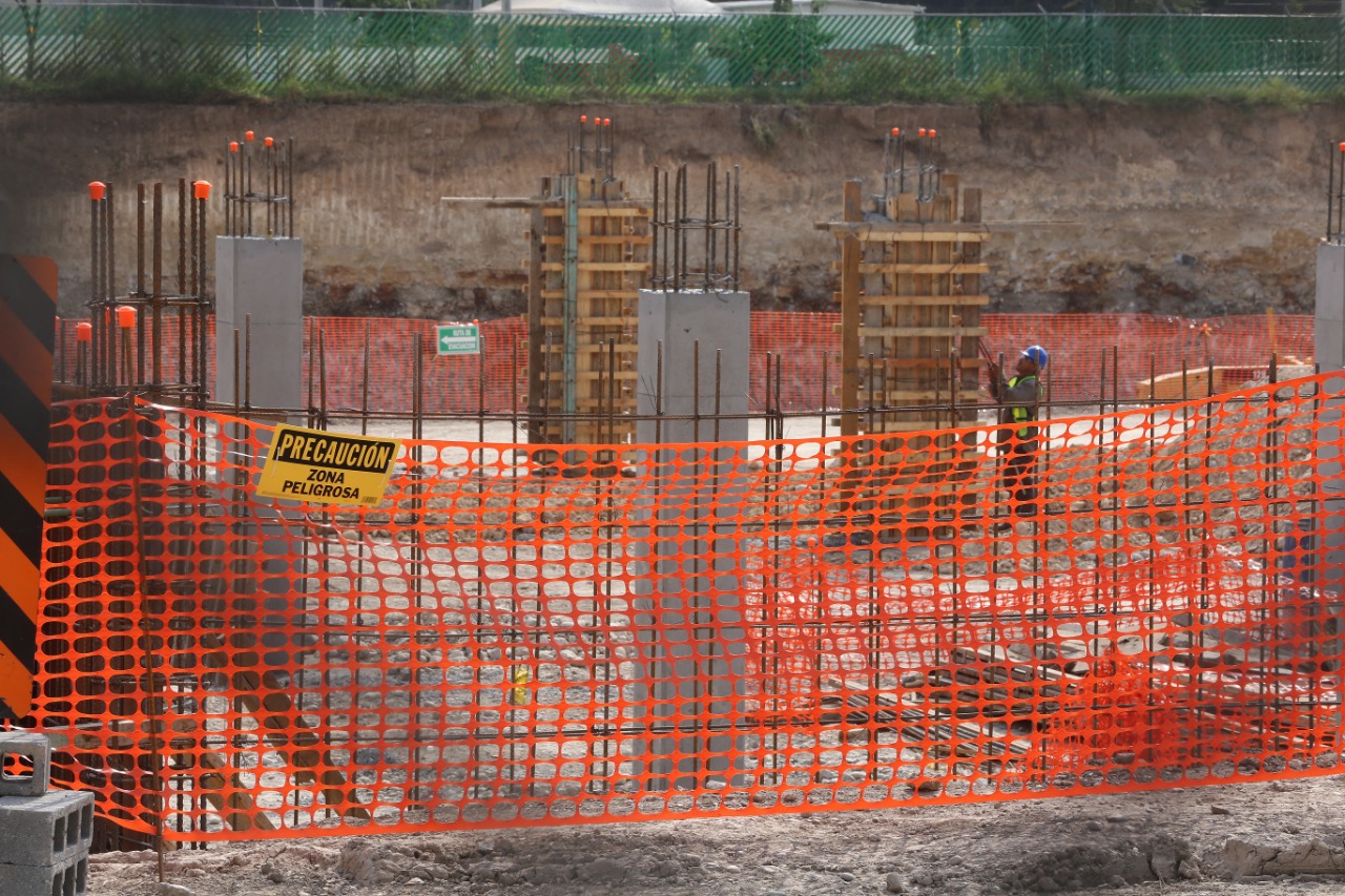 En La Leona actualmente se construyen dos estacionamientos que registran más del 50 por ciento de avance. Foto: Leonel Rocha/archivo