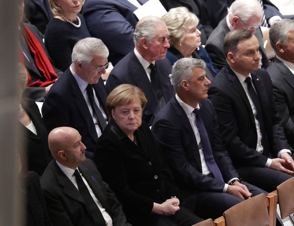 El ex mandatario asistió al funeral de Geroge H.W. Bush. (AP)