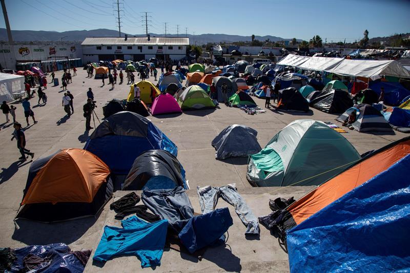 Vista general hoy del albergue El Barretal, donde fueron reubicados unos dos mil ciudadanos centroamericanos de la caravana de migrantes.