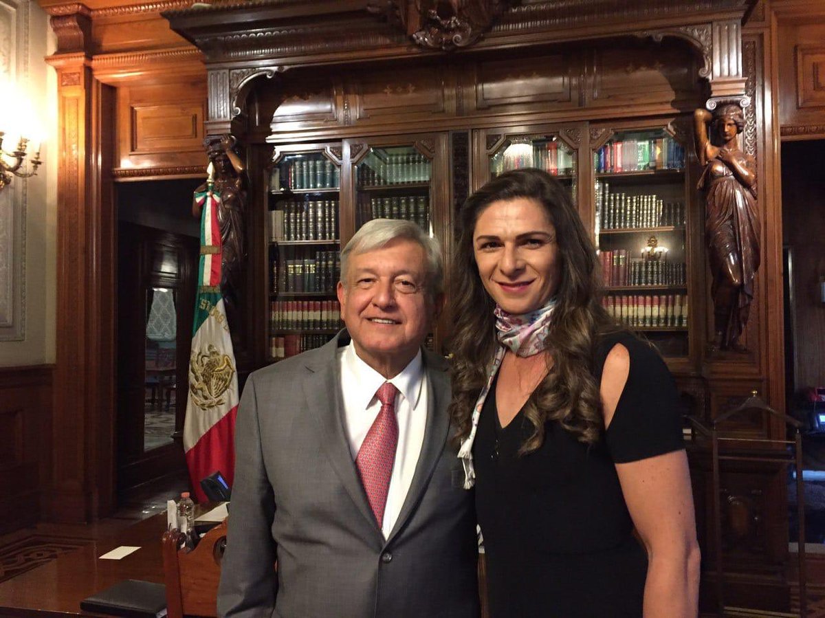 Ana Guevara y Andrés Manuel López Obrador (@michelleriveraa)