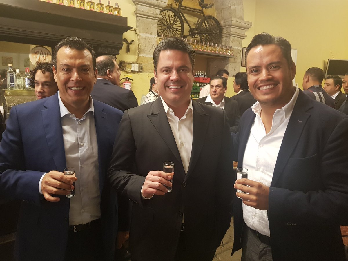 Aristóteles Sandoval celebró el fin de su gestión como gobernador de Jalisco. (Cortesía)