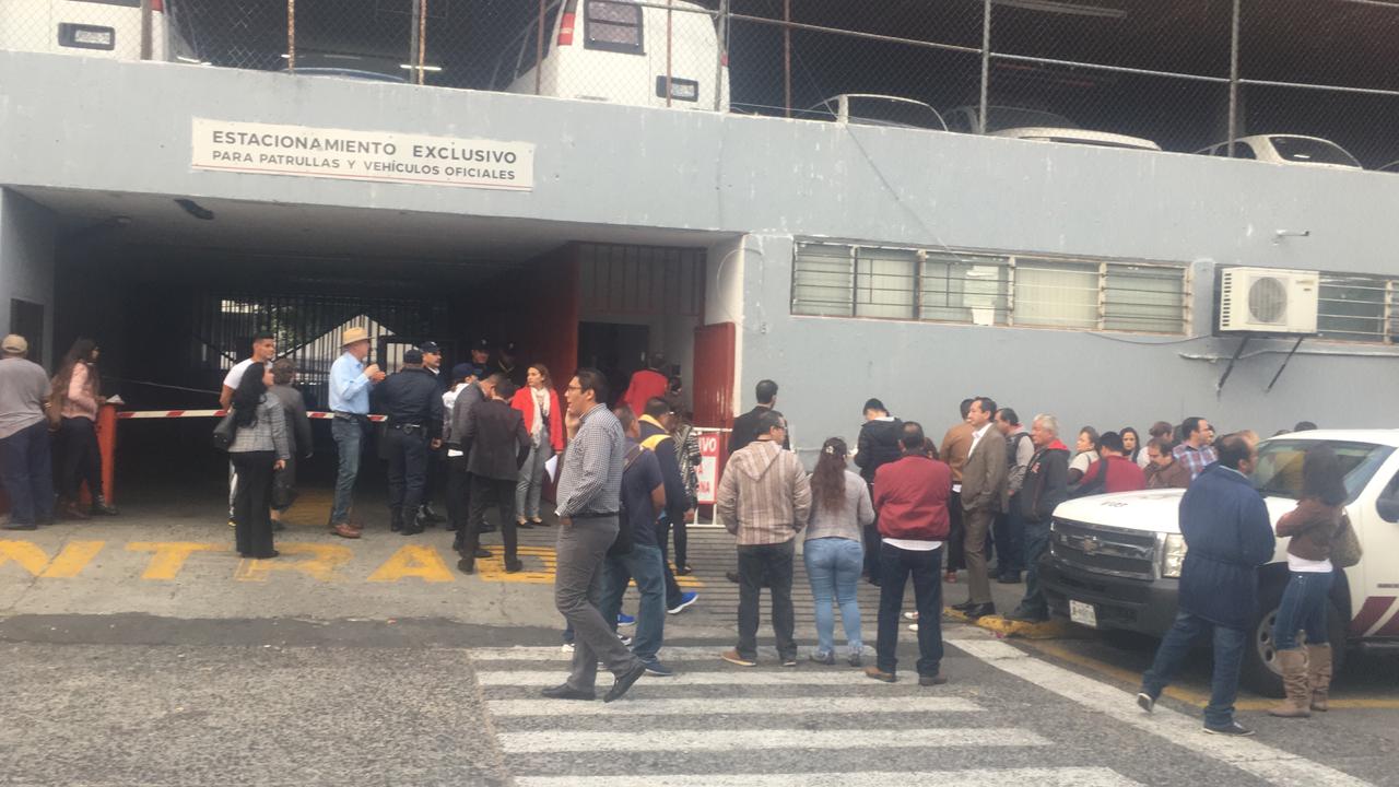En la Secretaría de Movilidad se notificó que hoy se restringiría el acceso y no habría reloj checador (Jorge Martínez).