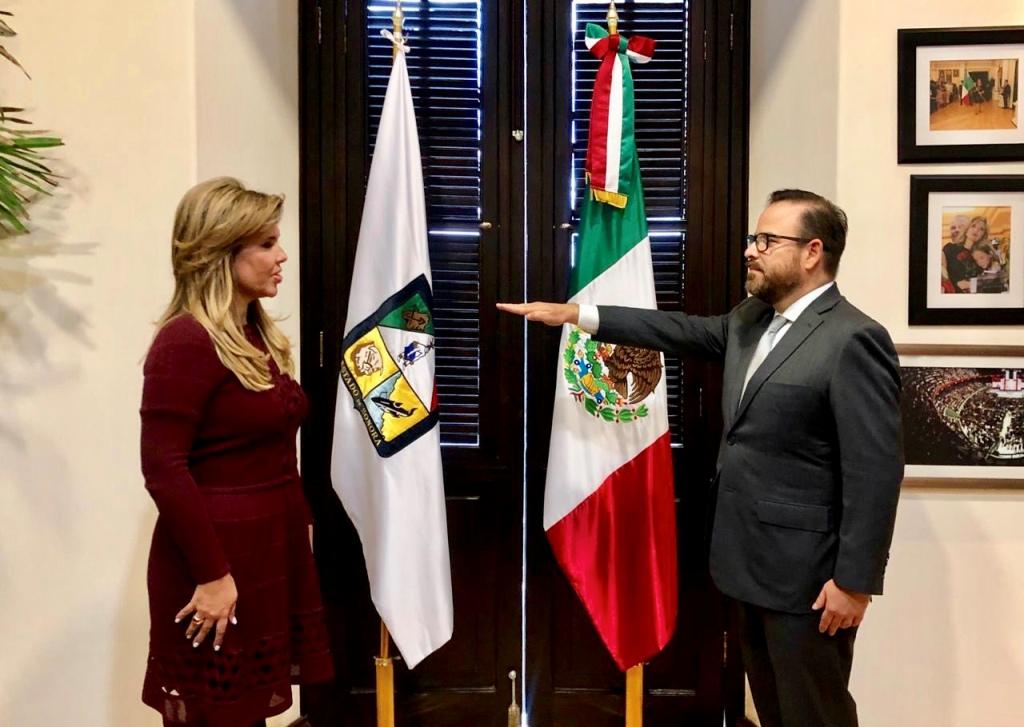 Claudia Pavlovich tomó protesta al nuevo funcionario.