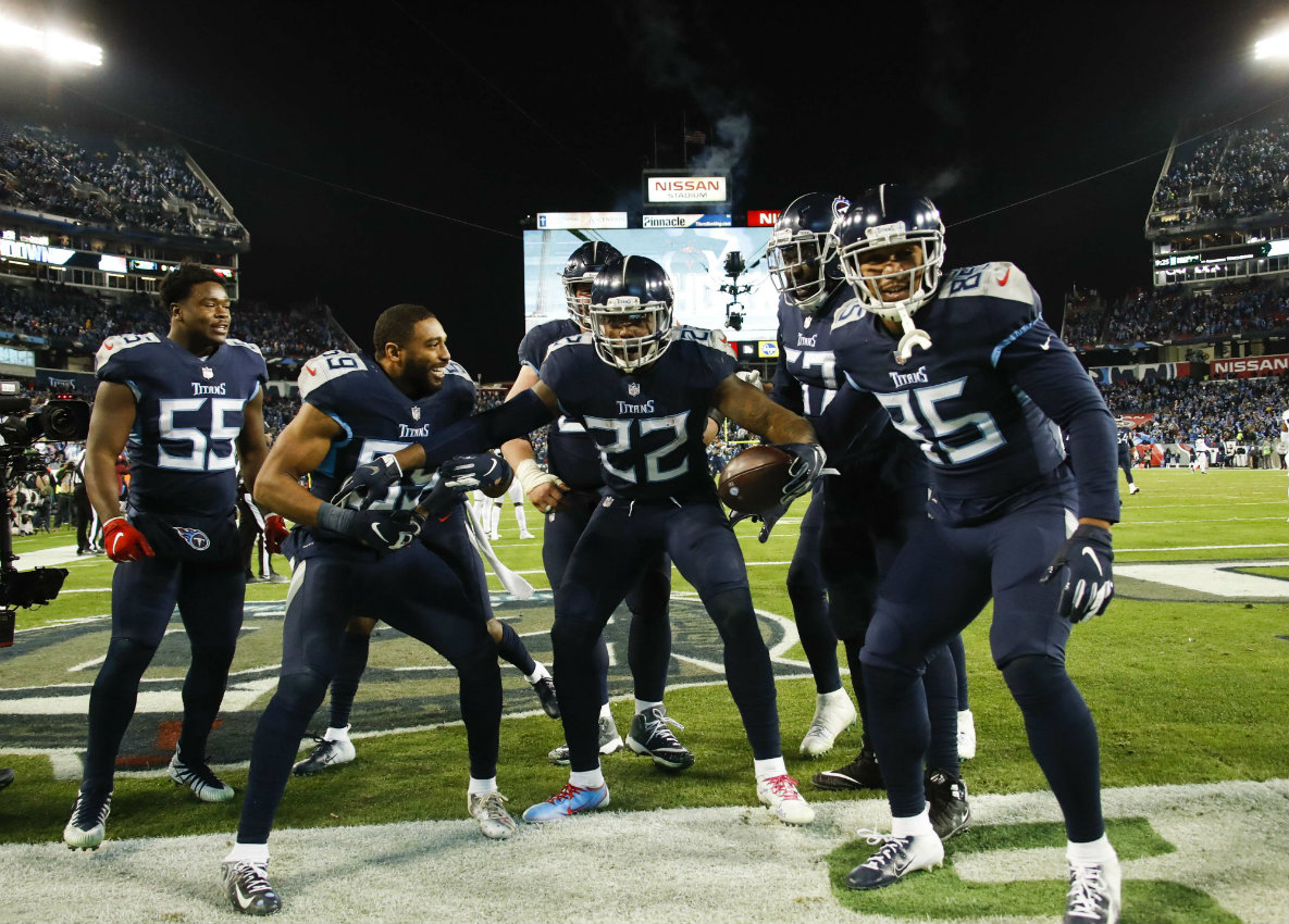 Derrick Henry corredor de los Titanes de Tennesse, completó una gran noche (AFP)