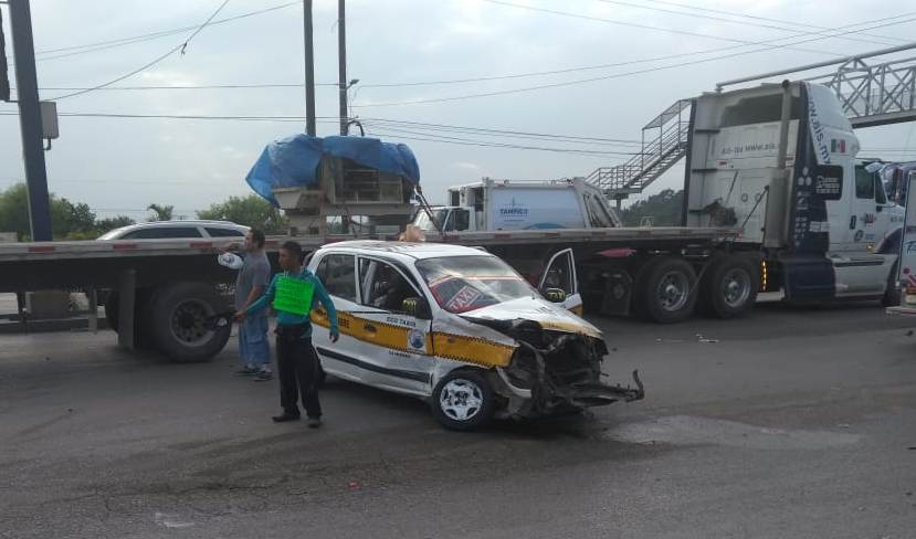 El taxi tras sufrir el percance.