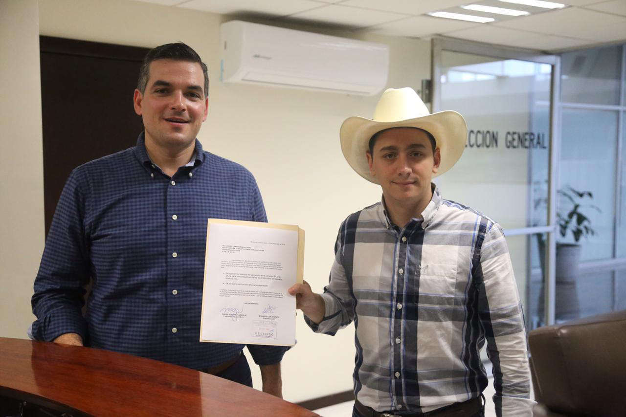 Mauro Guerra, dirigente estatal del PAN, y Eduardo Leal, diputado local. (Foto: Jorge López)