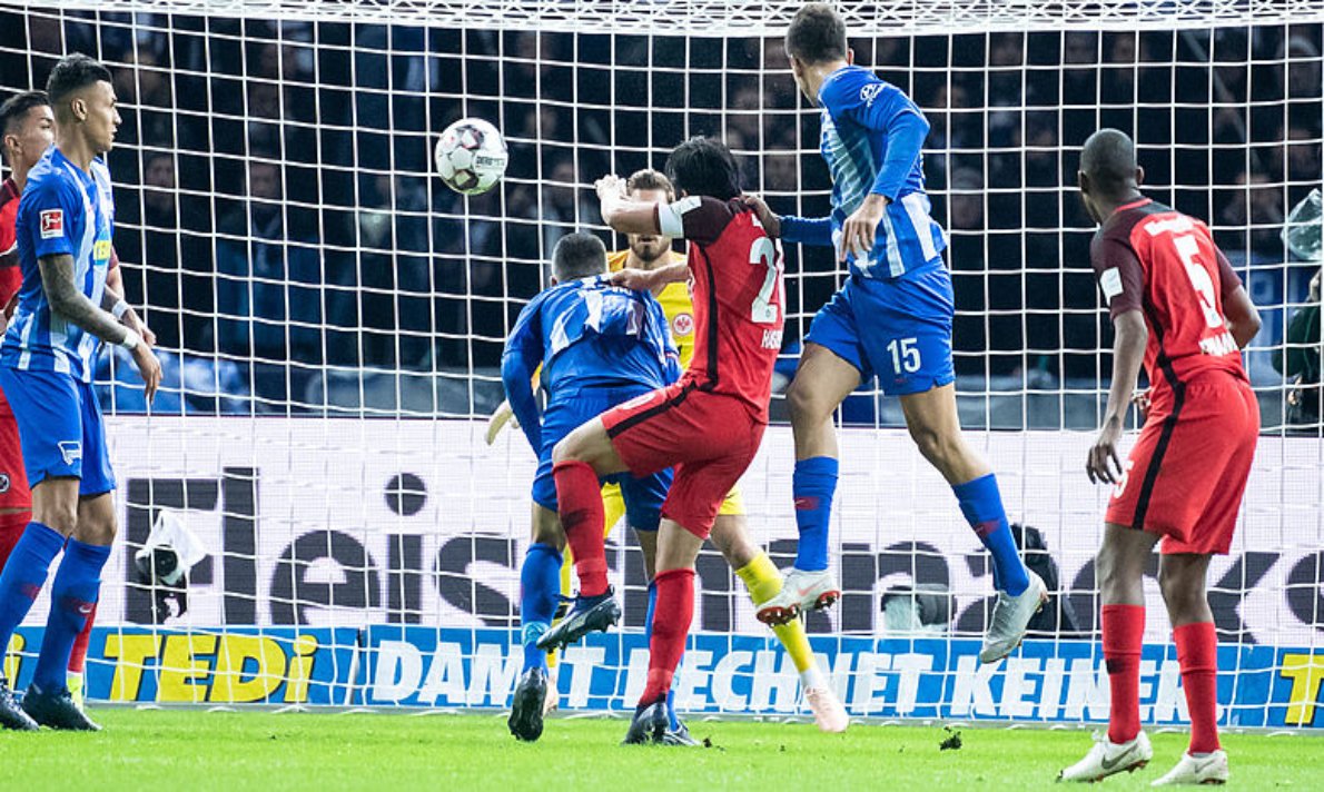 El Eintracht Frankfurt cayó 1-0 ante el Herth Berlín (Twitter @@eintracht_eng)