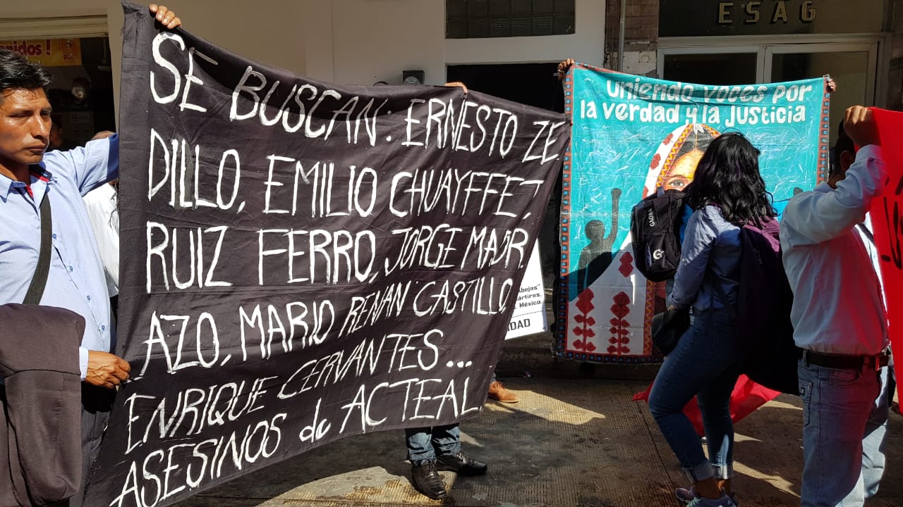 Los indígenas protestan frente al Congreso de Chiapas. (Abraham Jiménez)