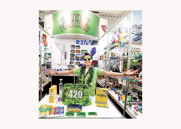 Acudieron más de 60 expositores con cosméticos, ropa y semillas de cáñamo, así como insumos para el uso lúdico de la mariguana. Javier Ríos