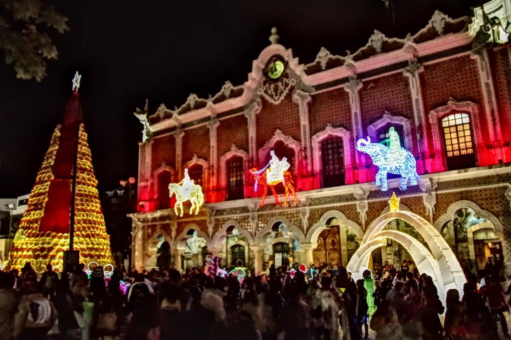 El árbol fue hecho con 800 canastas hechas por 25 artesanos de la región (Apolonia Amayo)