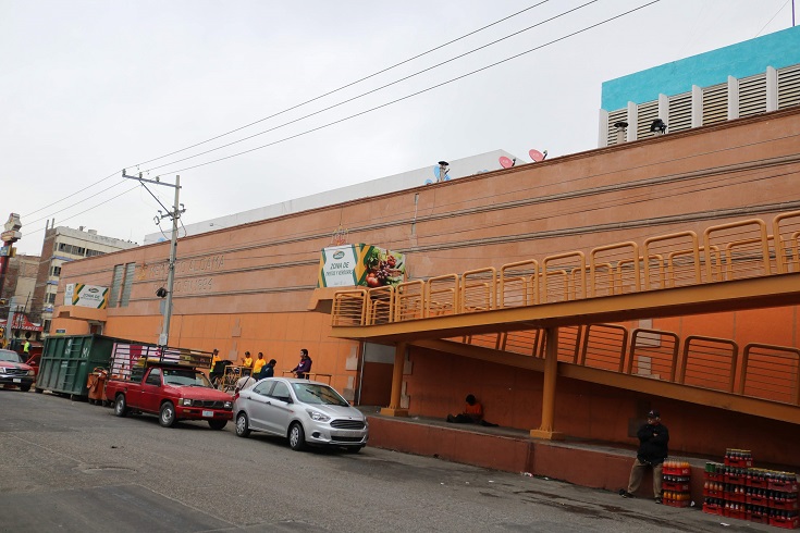 Clientes se quejan del mal olor en Mercado Aldama