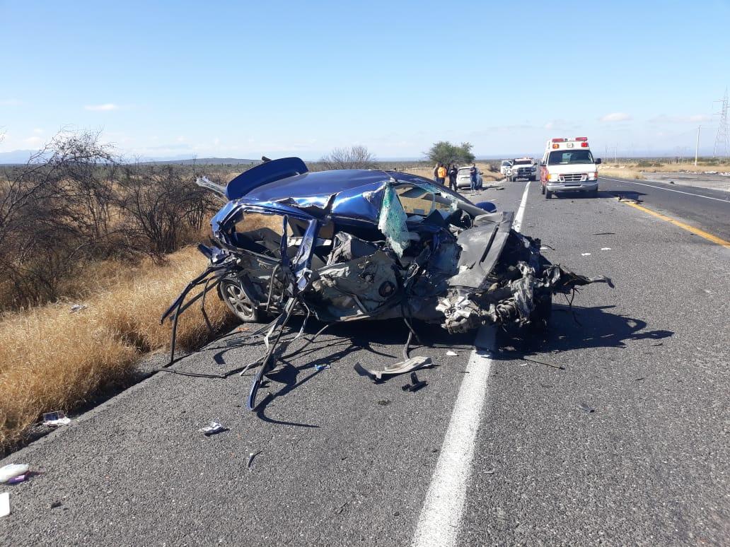 Un hombre y una mujer que viajaban a bordo del auto Hyundai murieron, y otra persona resultó con lesiones.