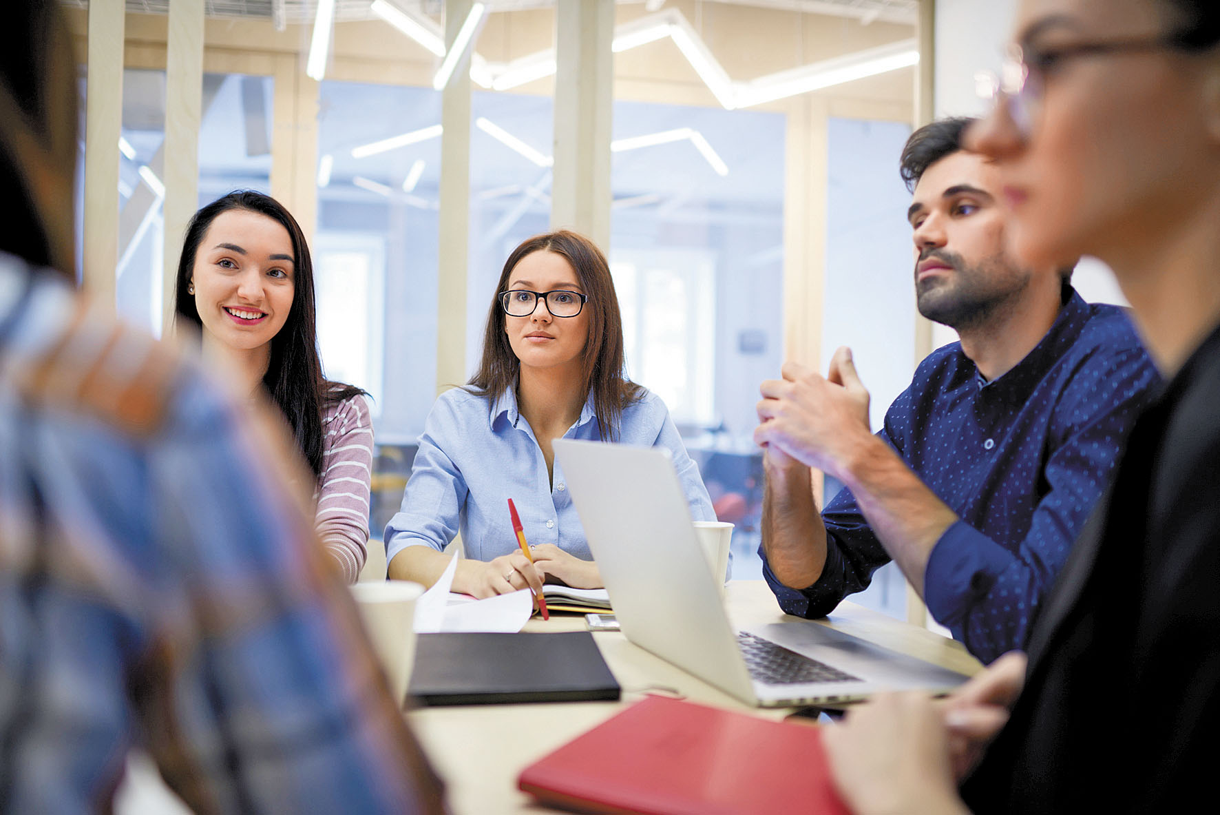 Los jóvenes buscan la mejor preparación. (Shutterstock)