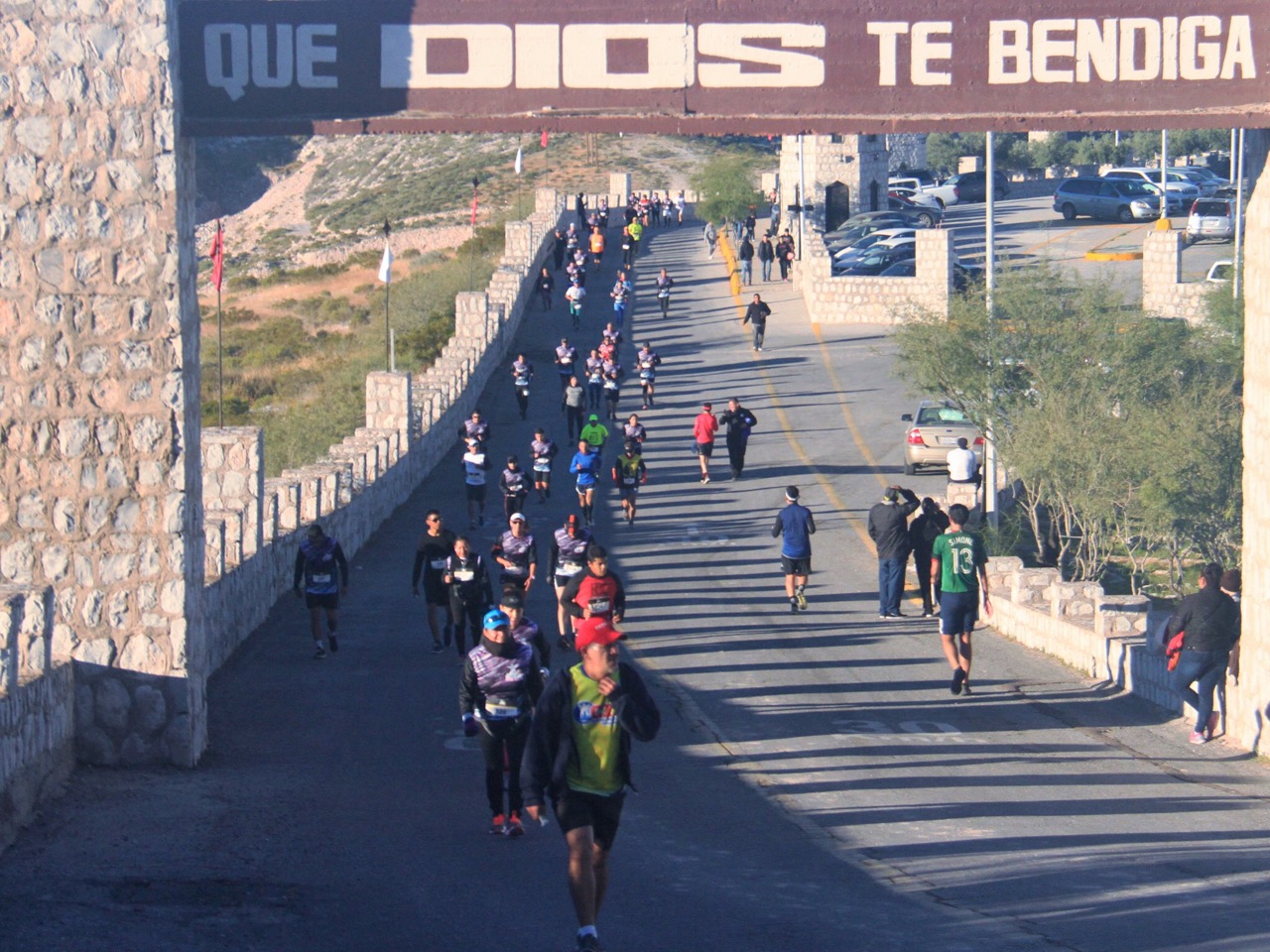 Pese a la mañana fría los corredores no perdieron el ánimo para cumplir el reto. (Óscar Wong)
