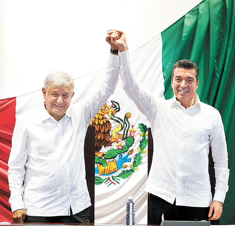El Presidente y el gobernador Rutilio Escandón. (Omar Franco)