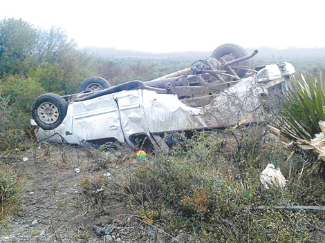 La camioneta quedó varada a 30 metros de la carretera. (Foto: José Brígido Aguilar)