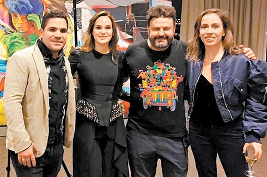 Joaquín Ávila, Paola Celada, Domingo Zapata y Roberta Lobeira, durante la subasta en Nueva York. (Especial)