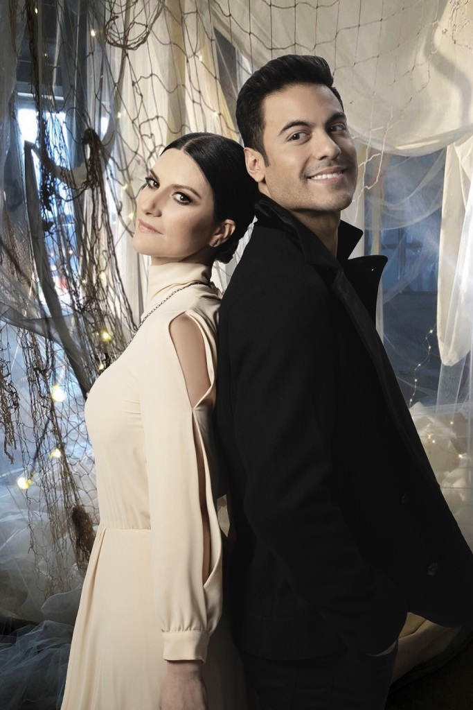Laura Pausini y Carlos Rivera estrena “La solución” . (Warner Music)