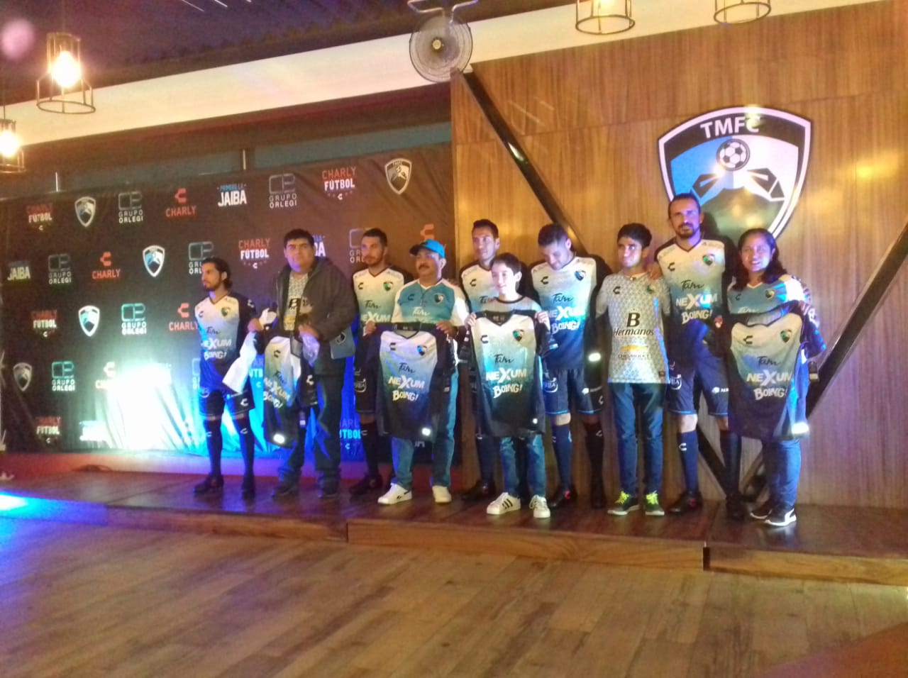 Presentación del uniforme alternativo de la Jaiba Brava.