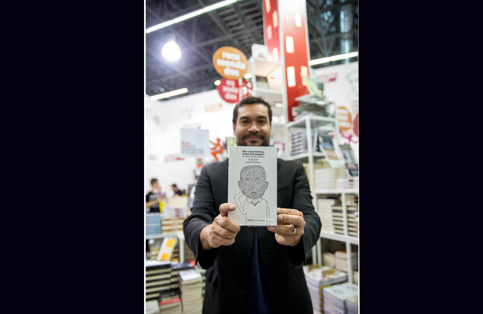 Alejandro Magallanes en la FIL (Cortesía Paula Vázquez).