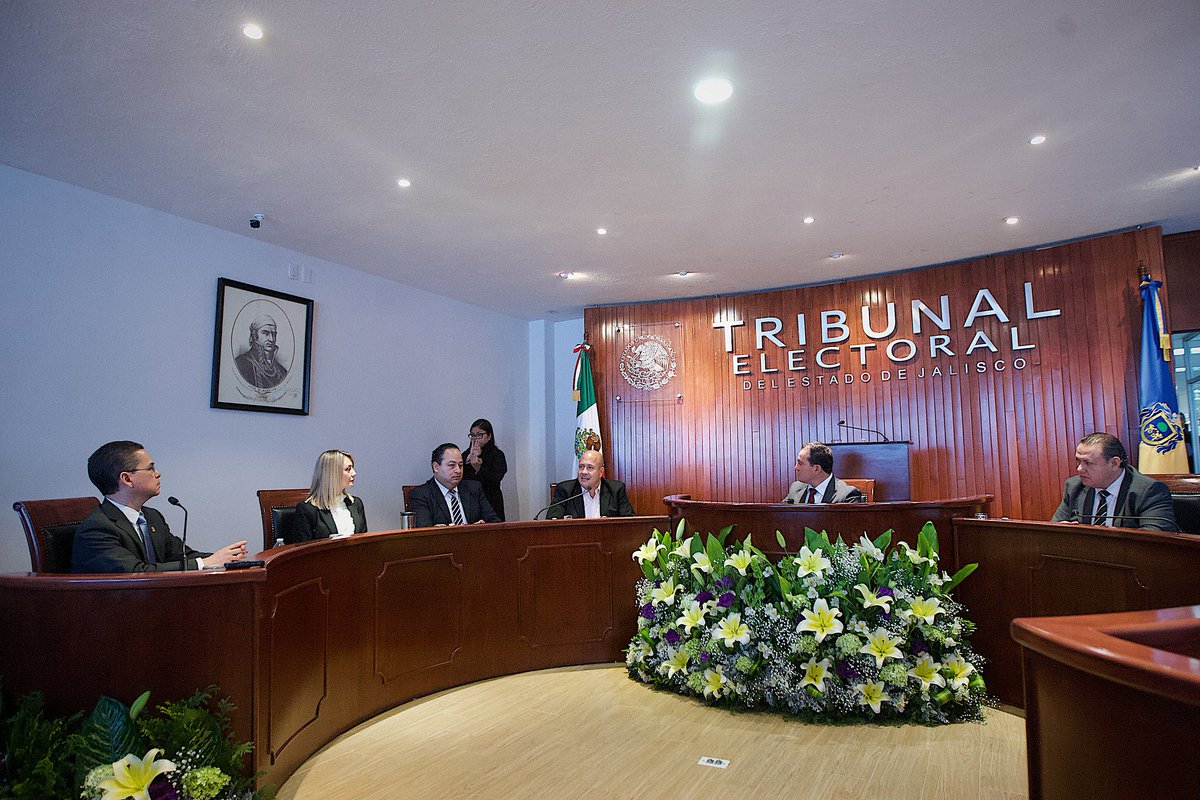El discurso del magistrado presidente fue reconocido y aplaudido por el gobernador del Estado. (Cortesía)