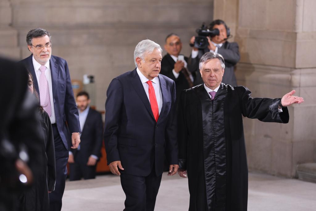 AMLO fue recibido por los Presidentes de la Primera y Segunda Sala de la Corte, Norma Lucía Piña Hernández y Eduardo Medina Mora, respectivamente (Fot