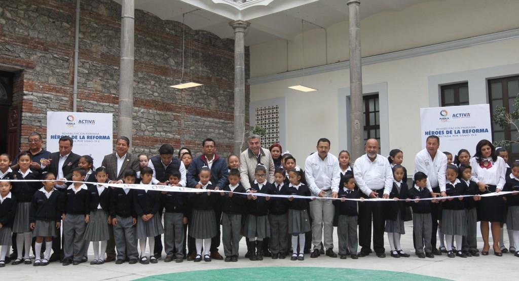 Antonio Gali entrega la escuela primaria Héroes de la Reforma (Especial)