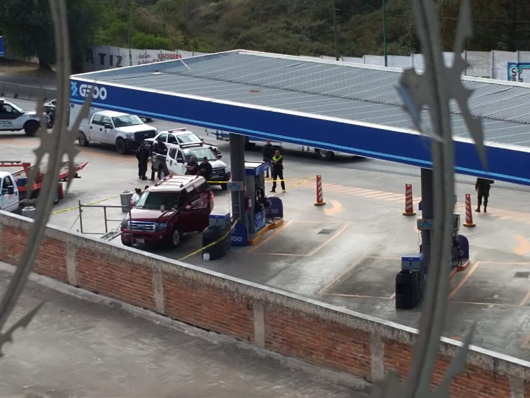 Después de hacer el retiro, los delincuentes interceptaron la camioneta. (Especial)
