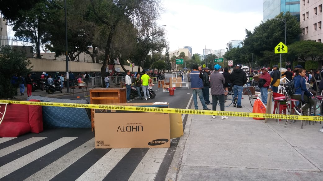 Esta mañana 43 familias fueron desalojadas del edificio marcado con el número 69. (César Velázquez)