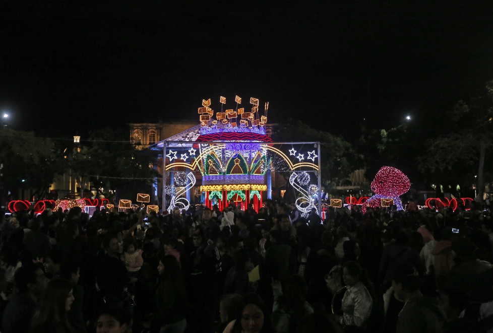 El miércoles fue inaugurada “Navidad con luces” en Plaza Liberación. (Fernando Carranza)