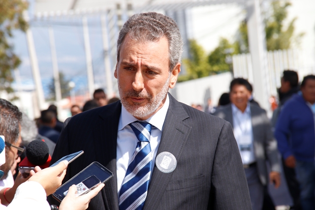 José Chedraui a su llegada al Auditorio de la Reforma donde la gobernadora Martha Erika Alonso dará su primer mensaje al inicio de su sexenio. (Agenci