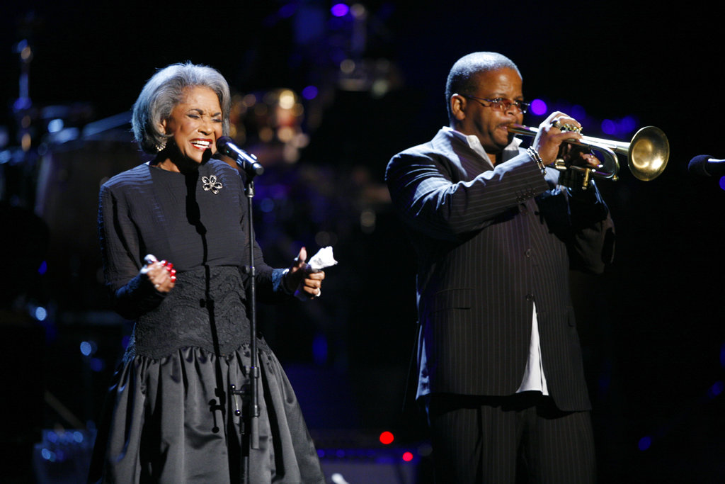 Nancy Wilson junto al trompetista Terence Blanchard en un tributo a Herbie Hancock en 2007. (Foto: AP)