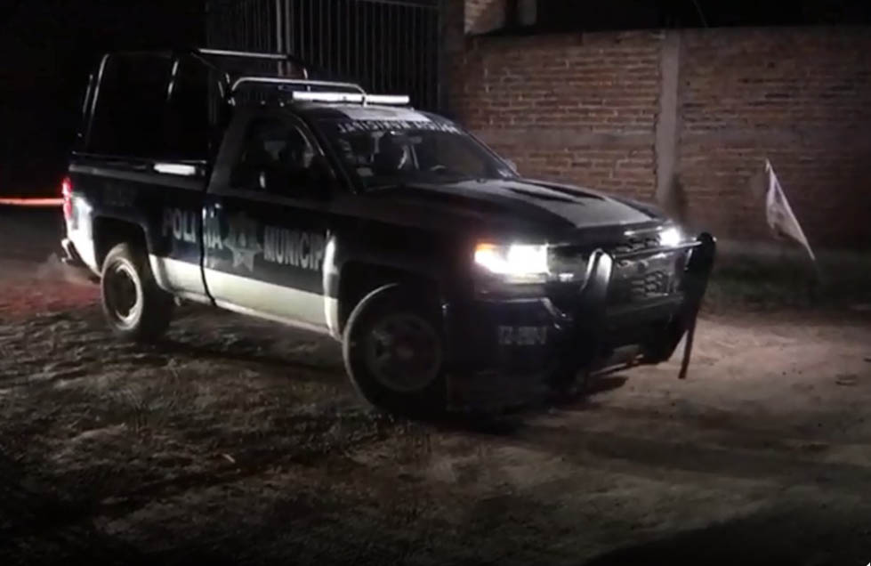 Policías de Tlajomulco, agentes de la Fiscalía y forenses acudieron al rancho Las Palmas (Cortesía)