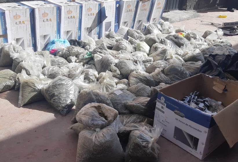 La SSP informó que las detenciones se realizaron tras perseguir a dos hombre por la calle Peralvillo.