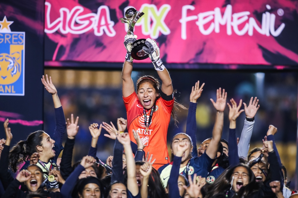 Aurora Santiago, guardameta de América en festejo (Imago7)