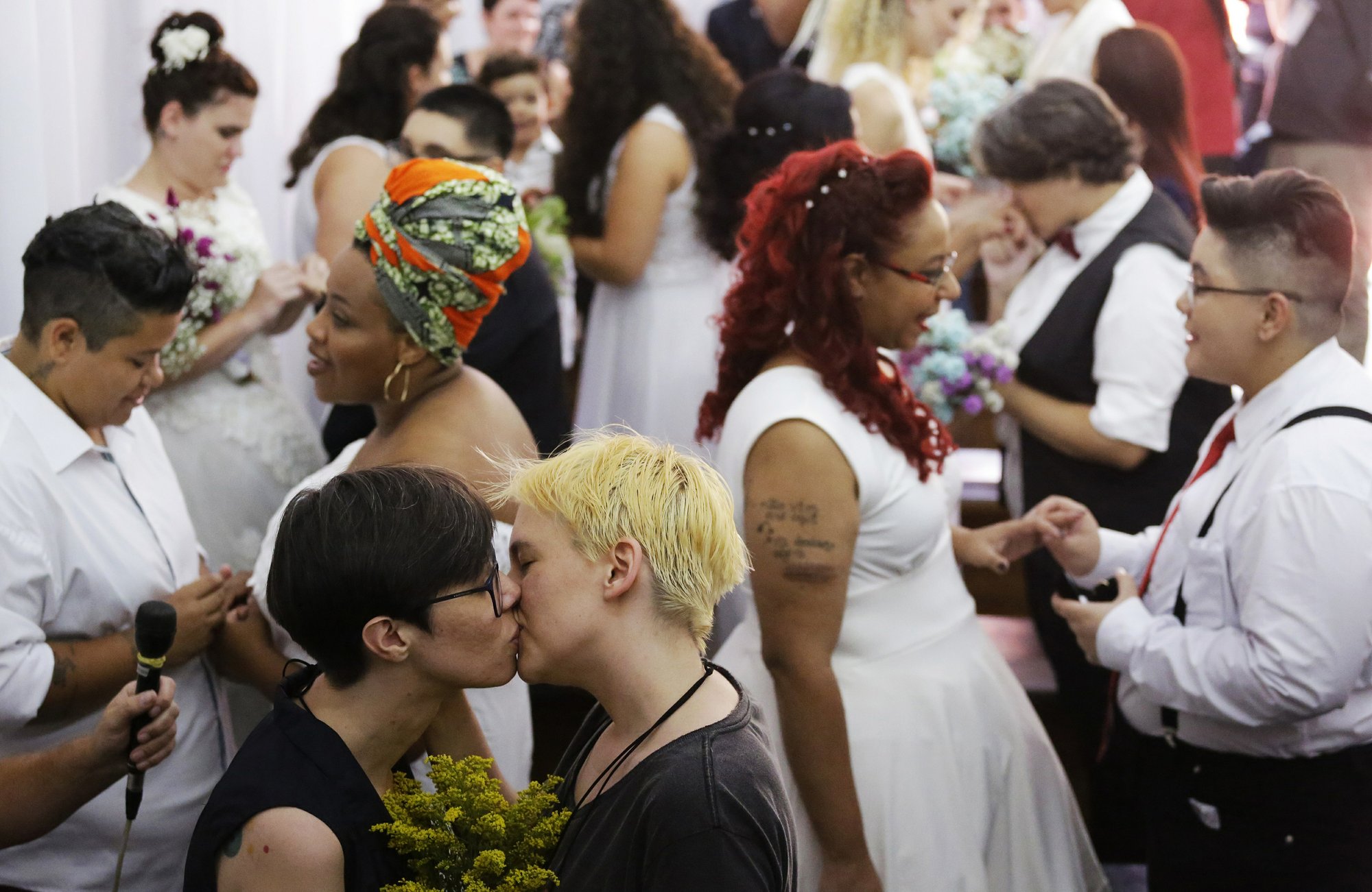 Parejas gay anticipan bodas en Brasil por temor a Jair Bolsonaro (AP)