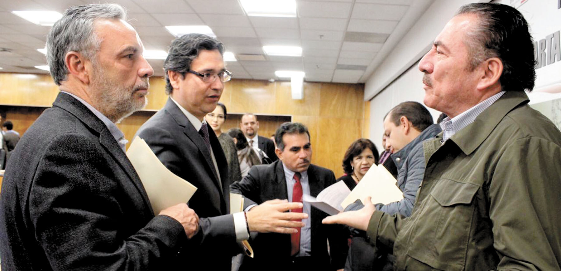 El presidente de la Comisión de Presupuesto y Cuenta Pública de la Cámara de Diputados, Alfonso Ramírez Cuéllar, y el perredista Arturo Ortega. (Espec