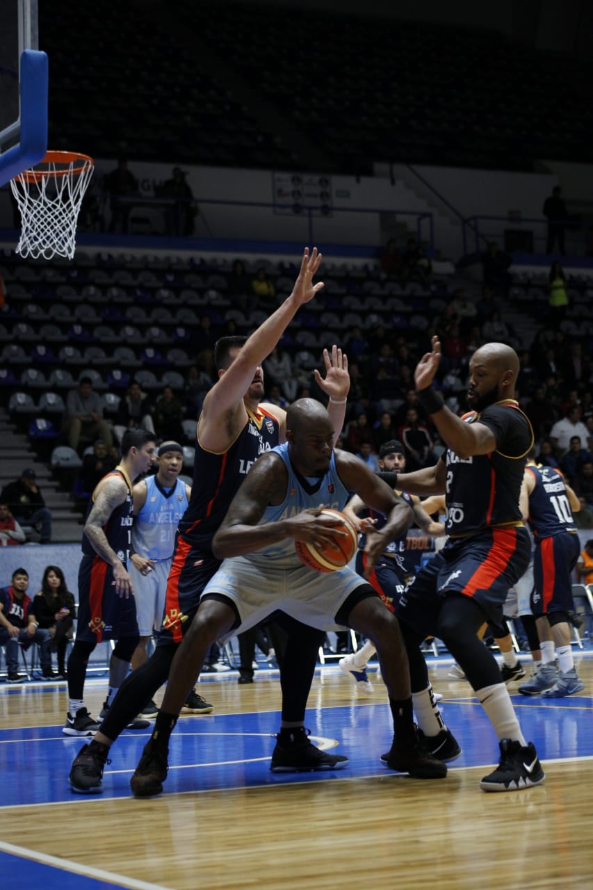 La quinteta azul y blanco va por otro triunfo más en casa (Andrés Lobato)