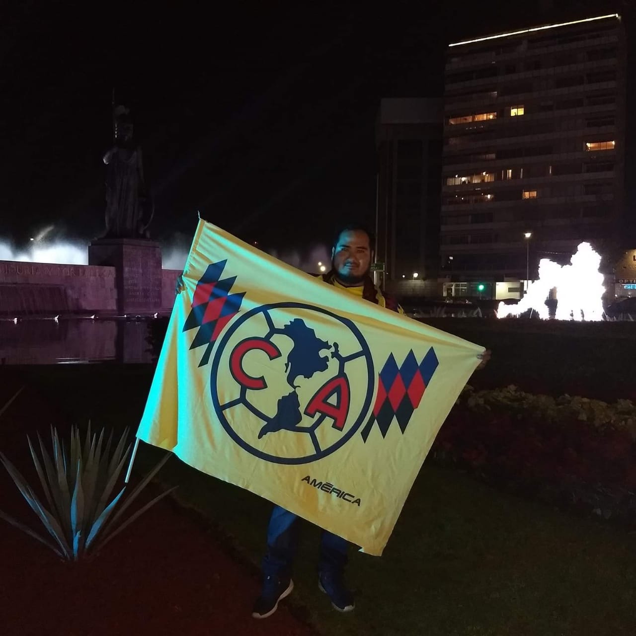 Afición tapatía celebra triunfo del América en La Minerva. (Alberto Ávalos)