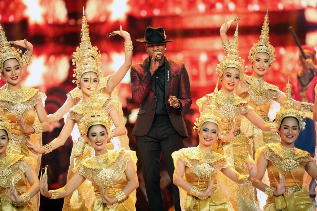 El evento comenzó con un número musical con elementos tradicionales. (Foto: Reuters)