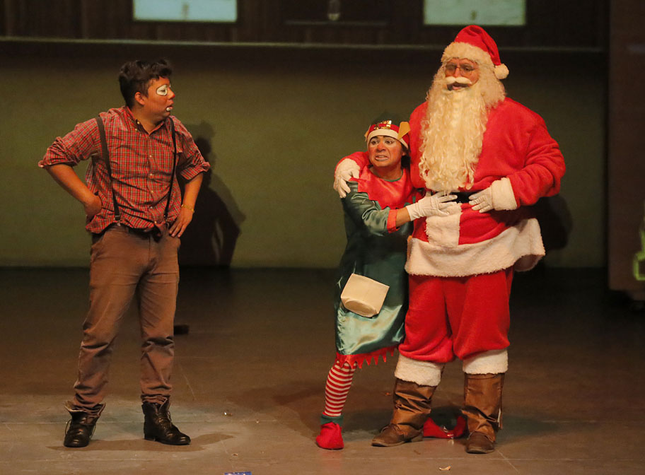 “Navidacheando: un cuento de navidad” en Teatro Nazas por parte de Milenio La Opinión. (Saúl González)