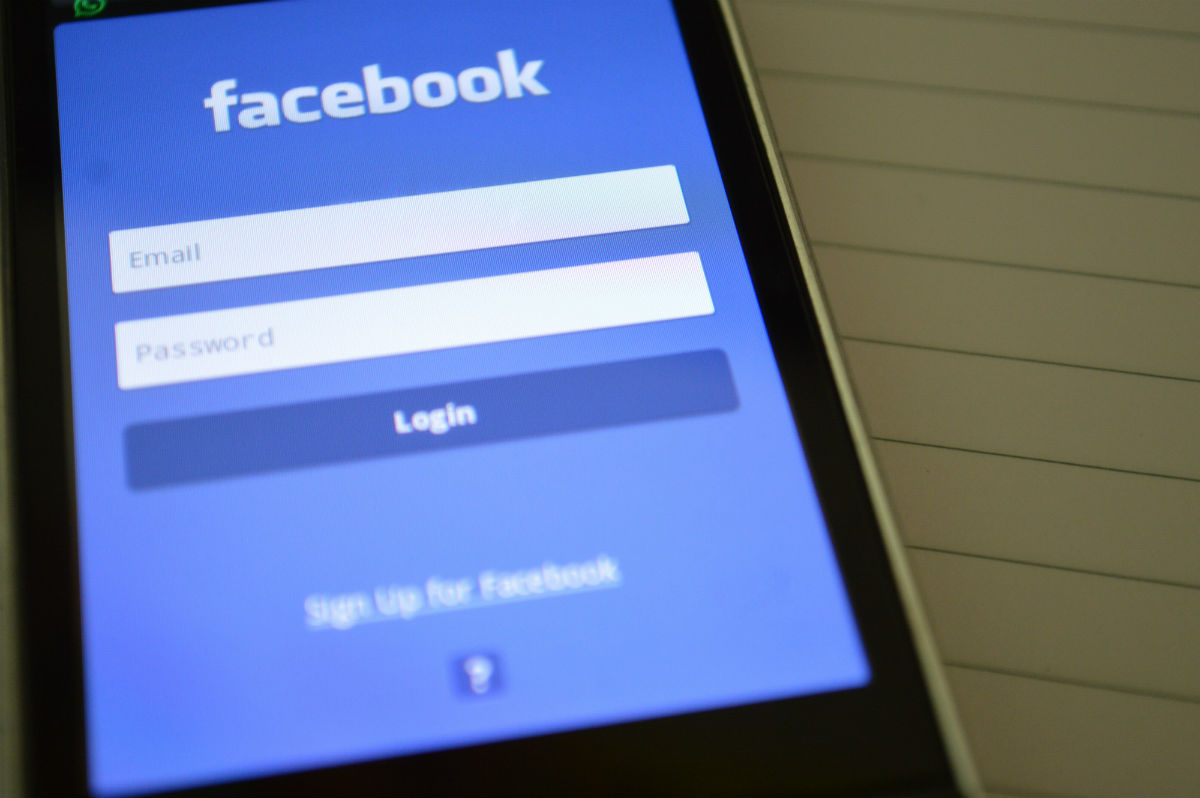 Facebook se ha visto involucrado en escándalos de protección de datos. (Especial)