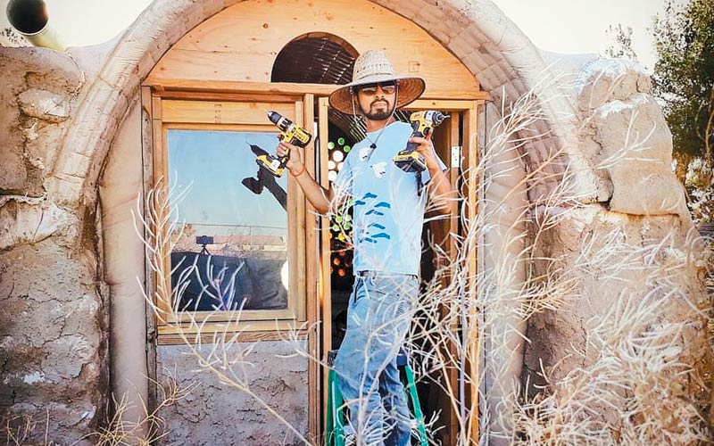 René Fujiwara  también se dedica a la edificación de casas autosustentables en Baja California. (Especial)