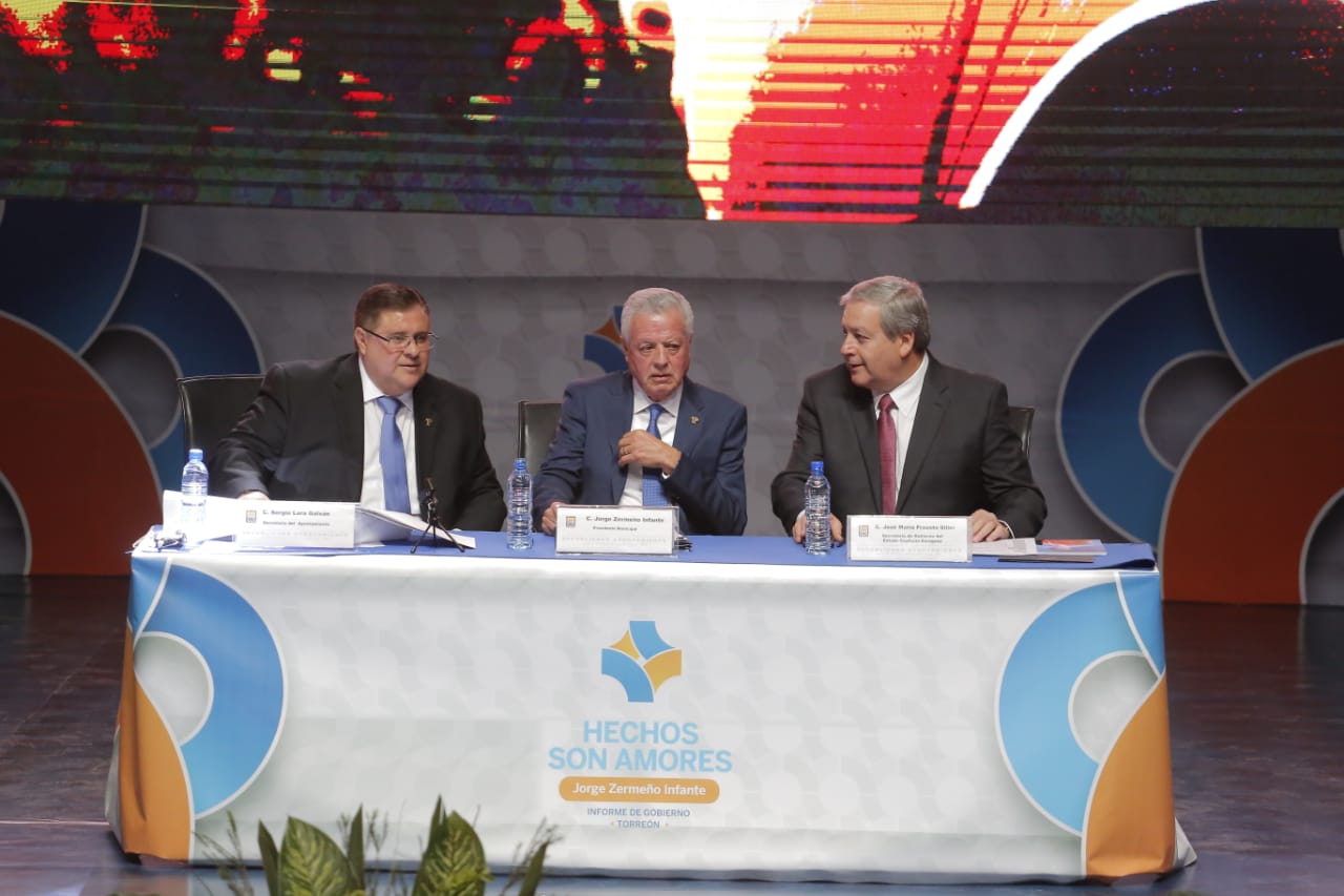 Al acto político asistieron  funcionarios de la Zona Metropolitana de La Laguna. (Saúl González)